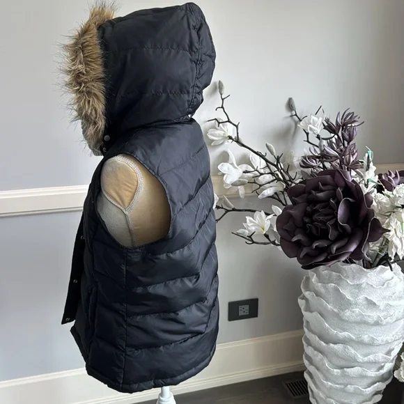 Talbots Hooded Vest with 80% Goose Down Filling 20%Feather Exclusive of Trim. - Picture 3 of 8